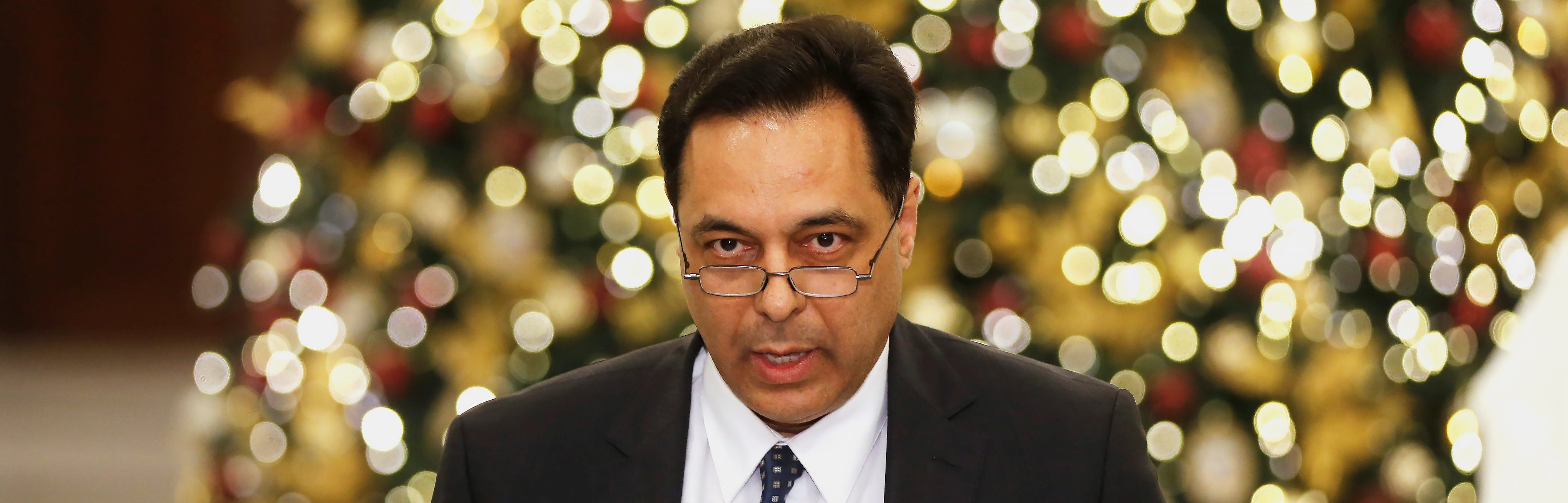 تكليف حسان دياب بتشكيل حكومة لبنان يؤجج الغضب مجدداً، والاحتجاجات تصل لمنزله