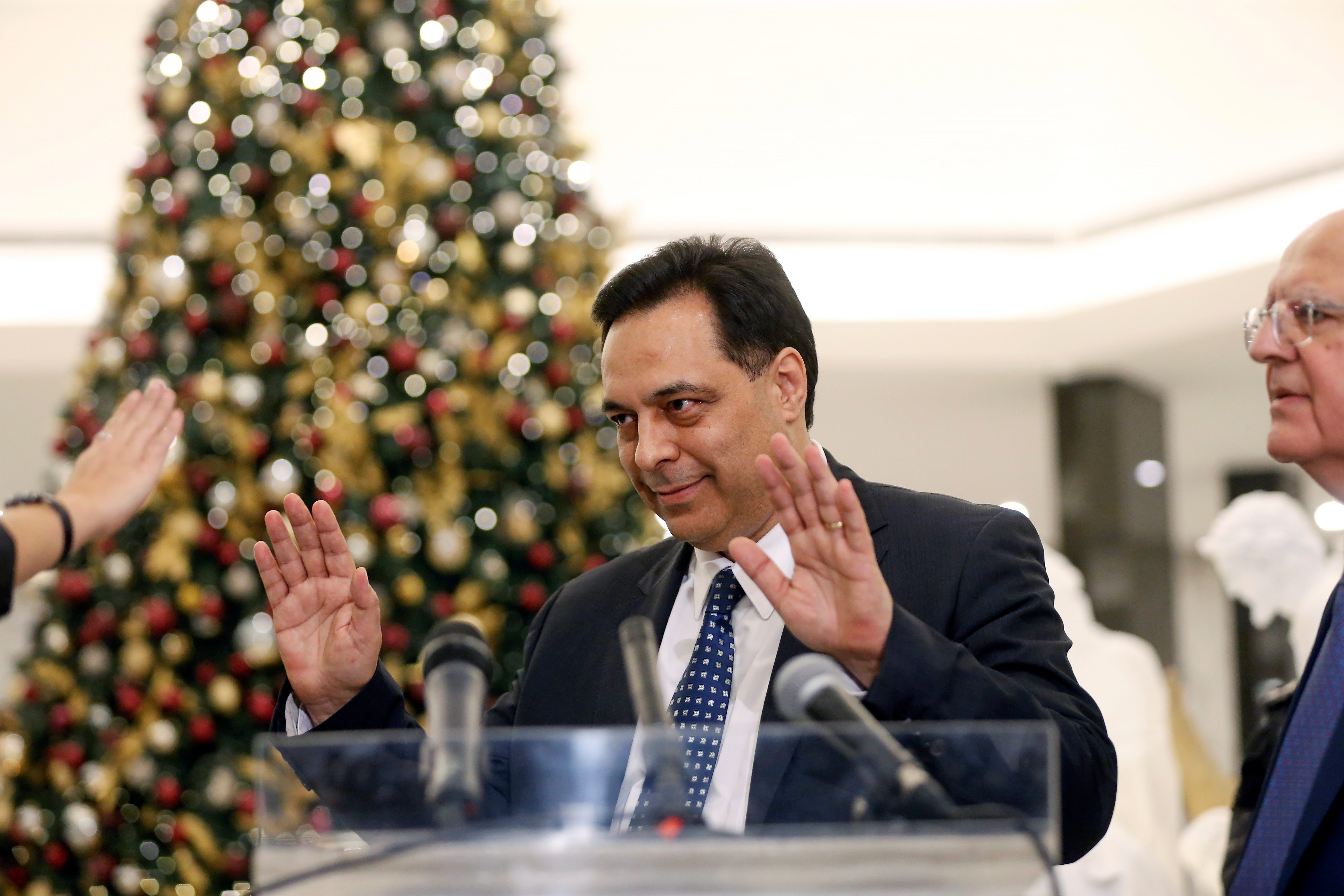 حسان دياب يعلن أنه سيُشكل الحكومة اللبنانية خلال 6 أسابيع، توقع دعماً أمريكياً لها بدلاً من معاقبتها