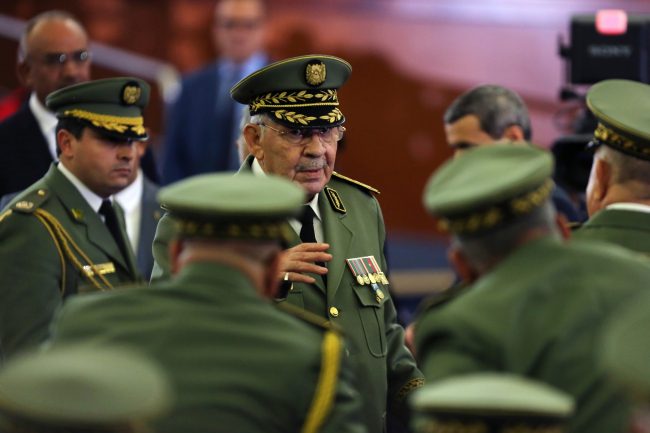 رحل قايد صالح عن الجزائر، فكيف سينعكس ذلك على الحراك؟