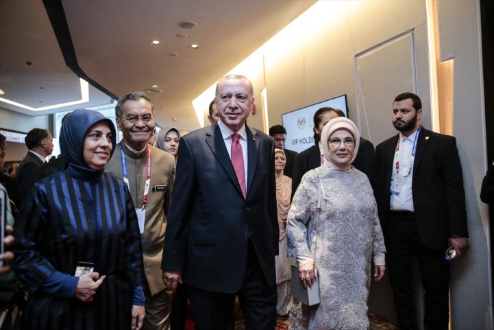 الرئيس التركي رجب طيب أردوغان وعقيلته/ الأناضول