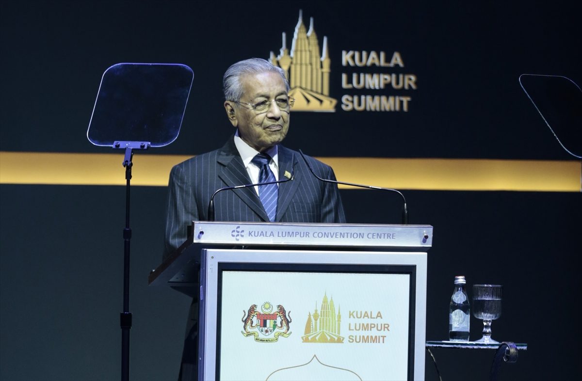 مهاتير محمد يتحدث لعربي بوست، أردوغان ينتقد دعم روسيا لمرتزقة يساندون حفتر، ودياب يعد بتشكيل حكومة لبنان في أسابيع