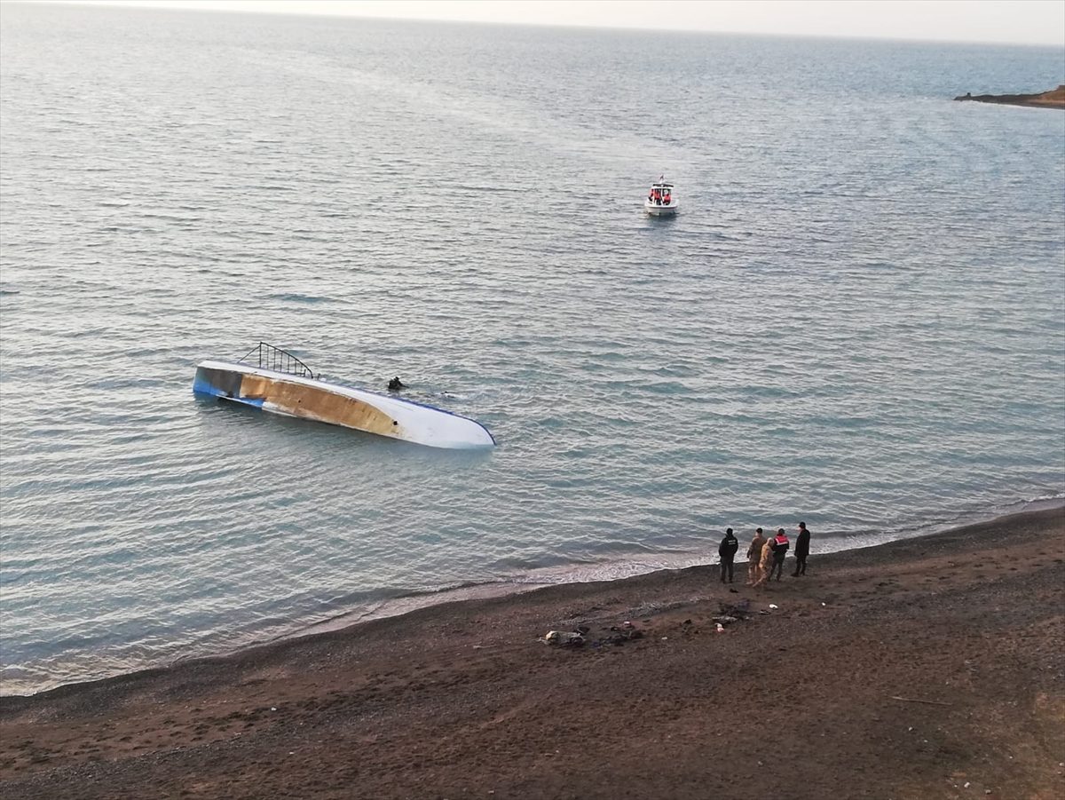 خمسة أشخاص عُثر عليهم بعد أن لفظوا أنفاسهم، وتوفي آخران في مستشفى، في حين نُقل الناجون إلى مستشفيات وأماكن إيواء قريبة