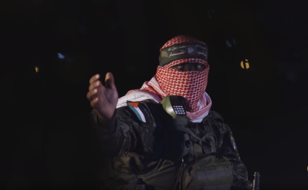 أحد عناصر وحدة الإشارة في كتائب القسام/ من فيلم ما خفي أعظم