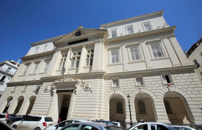 بسبب “وجود قادتها في دول أوروبية”.. محكمة جزائرية تقرر حلّ أكبر وأقدم منظمة حقوقية بالبلاد