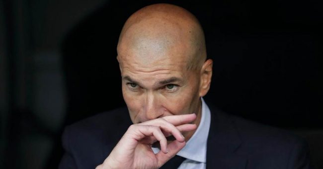 رغم نواقص الفريق.. «سياسة غريبة» تجمع زيدان وإدارة الريال بشأن تدعيمات الشتاء