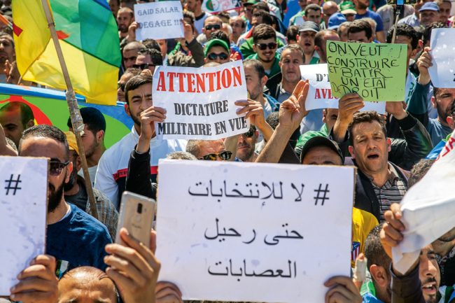 الجيش فرض الوقت وحدد المرشحين وهدد الرافضين.. الجزائر تواجه تحدي الانتخابات العصيب