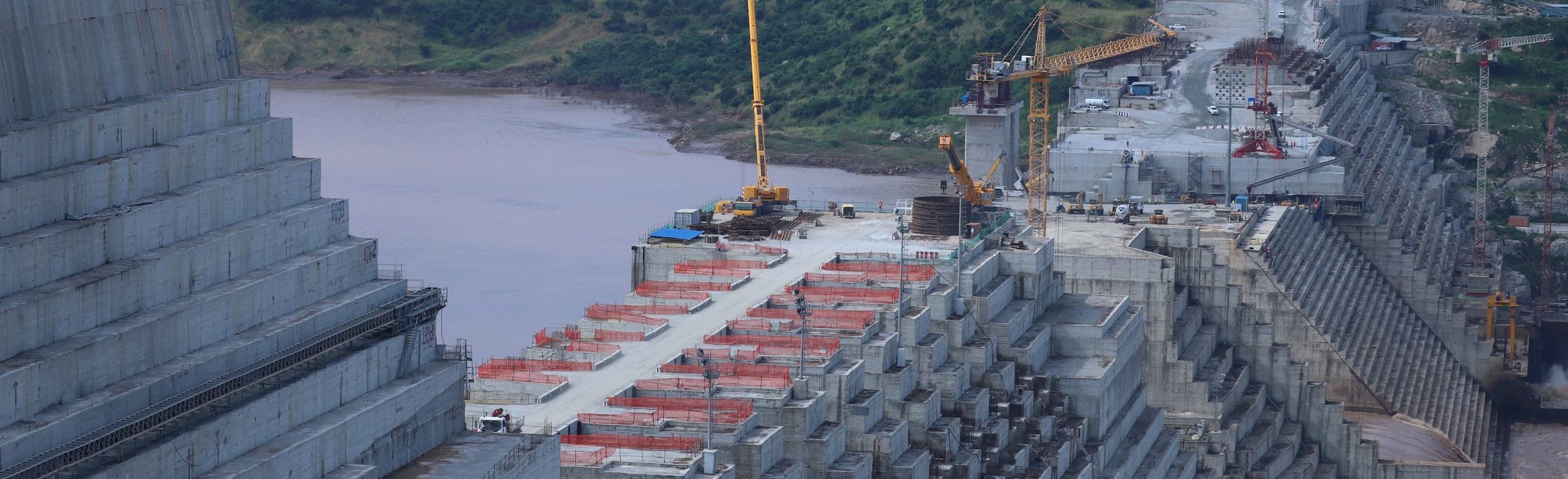 مأساة الثمانينات ستكرر.. ماذا سيحدث إذا تنازلت مصر بالفعل لإثيوبيا عن شرط الحصول على 40 مليار متر من مياه النيل الأزرق؟