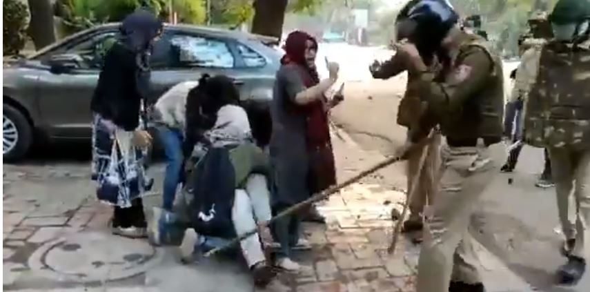 يقول الكثير من منتقدي هذا القانون إنّه معادٍ للإسلام ويزيد من تهميش الأقلية المسلمة الكبيرة في الهند