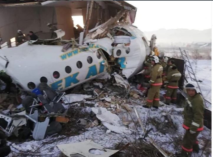 قالت الهيئة ومطار الما اتا إن أجهزة الطوارئ تعمل في الموقع لإخراج الناجين