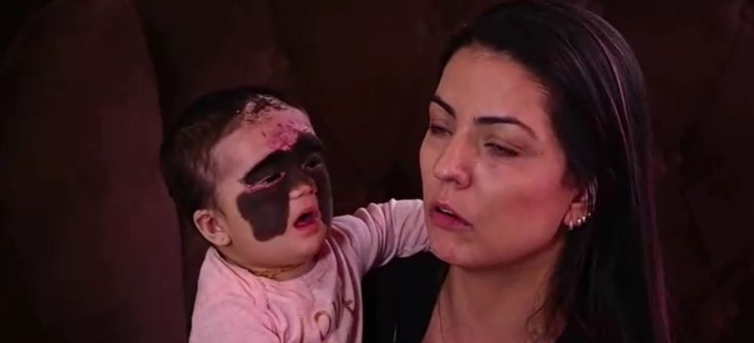 عرضت كارول وزوجها الطفلة على عدد من المتخصصين في الولايات المتحدة، لكن العلاج المقترح كان سيستغرق عدة سنوات وسيتكلف حوالي 400 ألف دولار