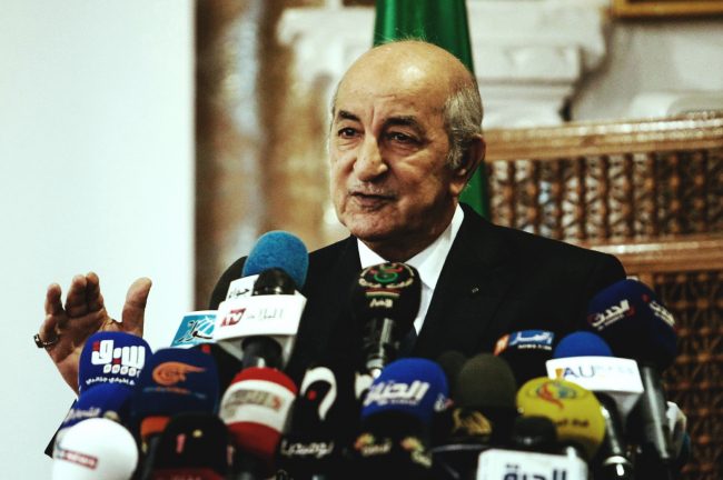 “لكل رئيس جزائري دستوره”.. هل يسير تبّون على هذه القاعدة أم يكتفي بتعديل دستور بوتفليقة؟