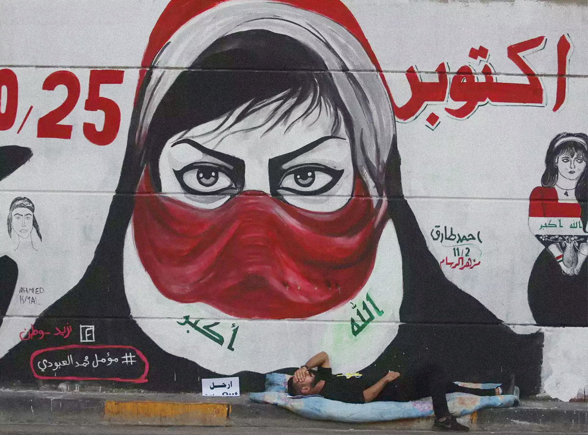 صوت الثورة للعالم.. كيف تُشكِّل شبكات التواصل الاجتماعي انتفاضة العراقيين؟