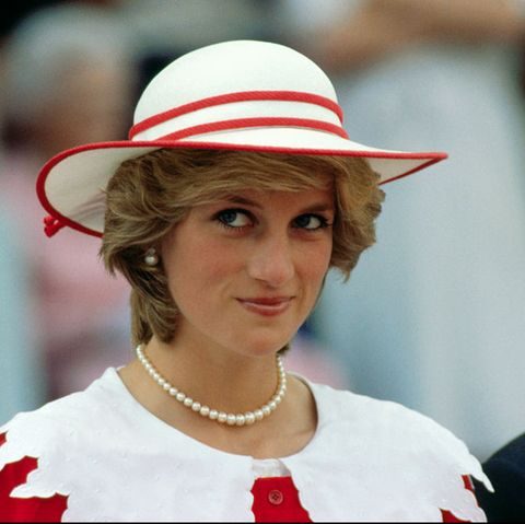 تعلَّمن إعادة تدوير الملابس كالأميرات.. 4 مناسبات غيَّرت فيها الأميرة ديانا أزياءها القديمة لتبدو جديدة
