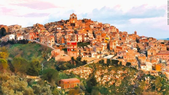 مئات البيوت بيعت.. هل تعلم أنه يمكنك اقتناء منزل بدولار واحد في أي مكان بإيطاليا؟ إليك 11 وجهة