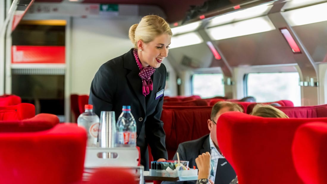 لماذا تريد منك شركات الطيران أن تسافر بالقطار؟