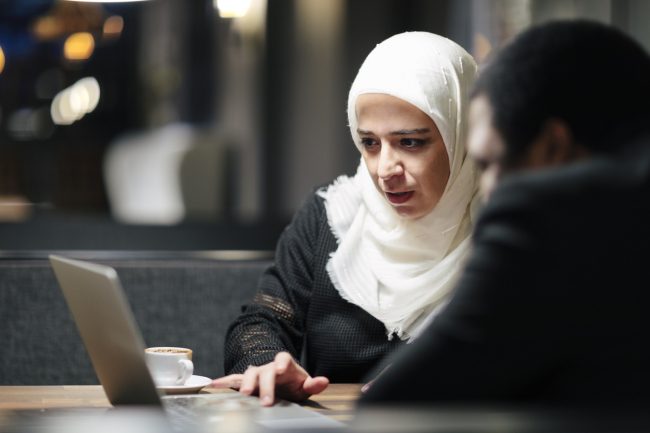 أيهما أفضل للمرأة العمل أم الجلوس بالبيت؟ بعد 12 عاماً وصلت للإجابة