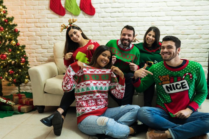  سترات عيد الميلاد القبيحة 