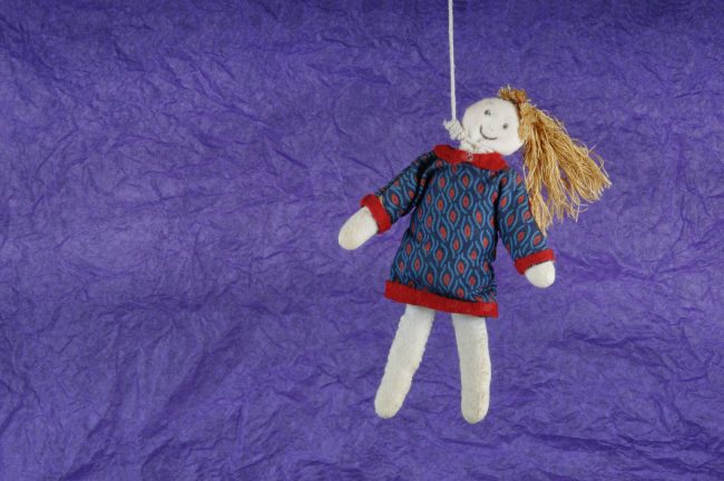 رسالة إلى صديقي المنتحر: لست أشجع منّي