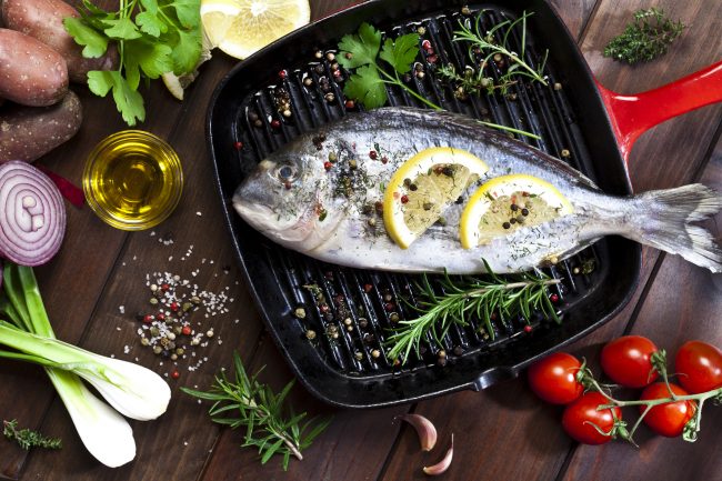 لمحبي المأكولات البحرية.. إليكم كيفية تحضير السمكة الحرة على الطريقة السورية