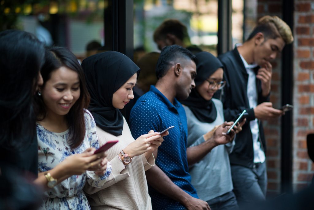 إدمان الهاتف المحمول