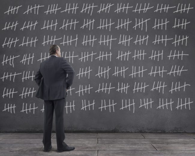 ينتشر بين السجناء وكبار السن بشكل أكبر.. تعرَّف على كرونوفوبيا أو الخوف من الوقت