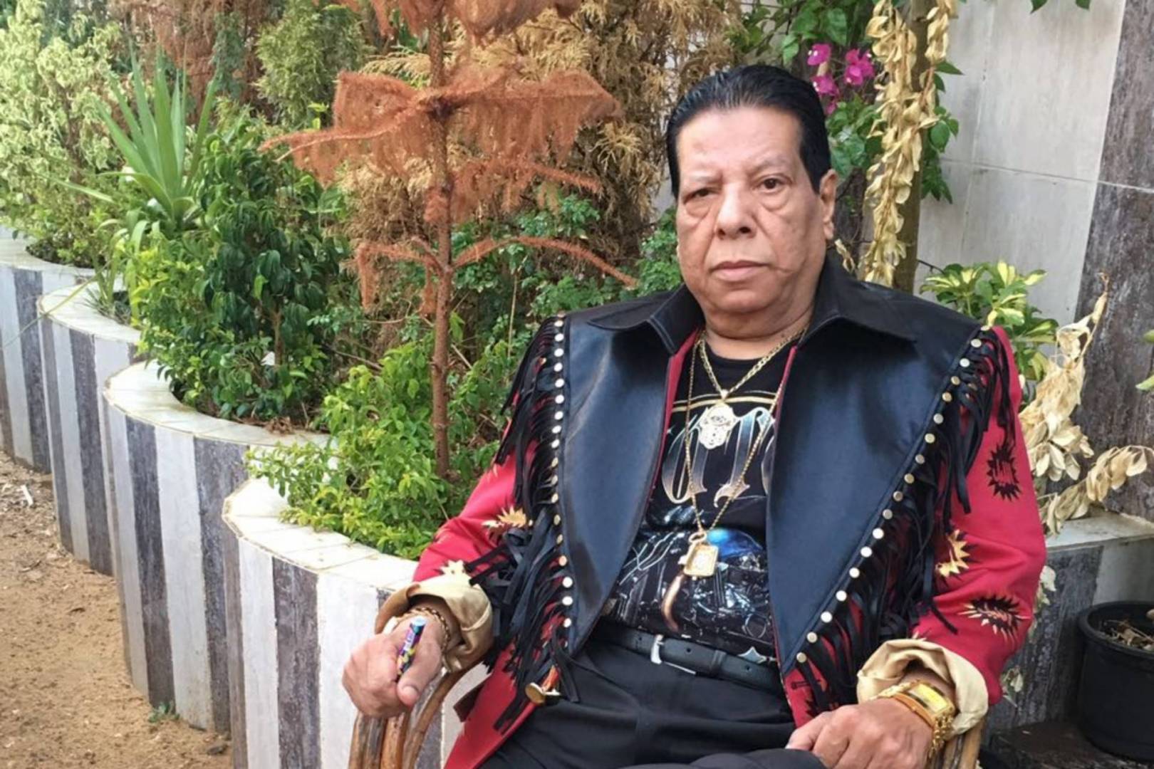 حصان شعبان عبدالرحيم يموت حزناً عليه.. رفض الطعام والشراب بعد يوم من الوفاة