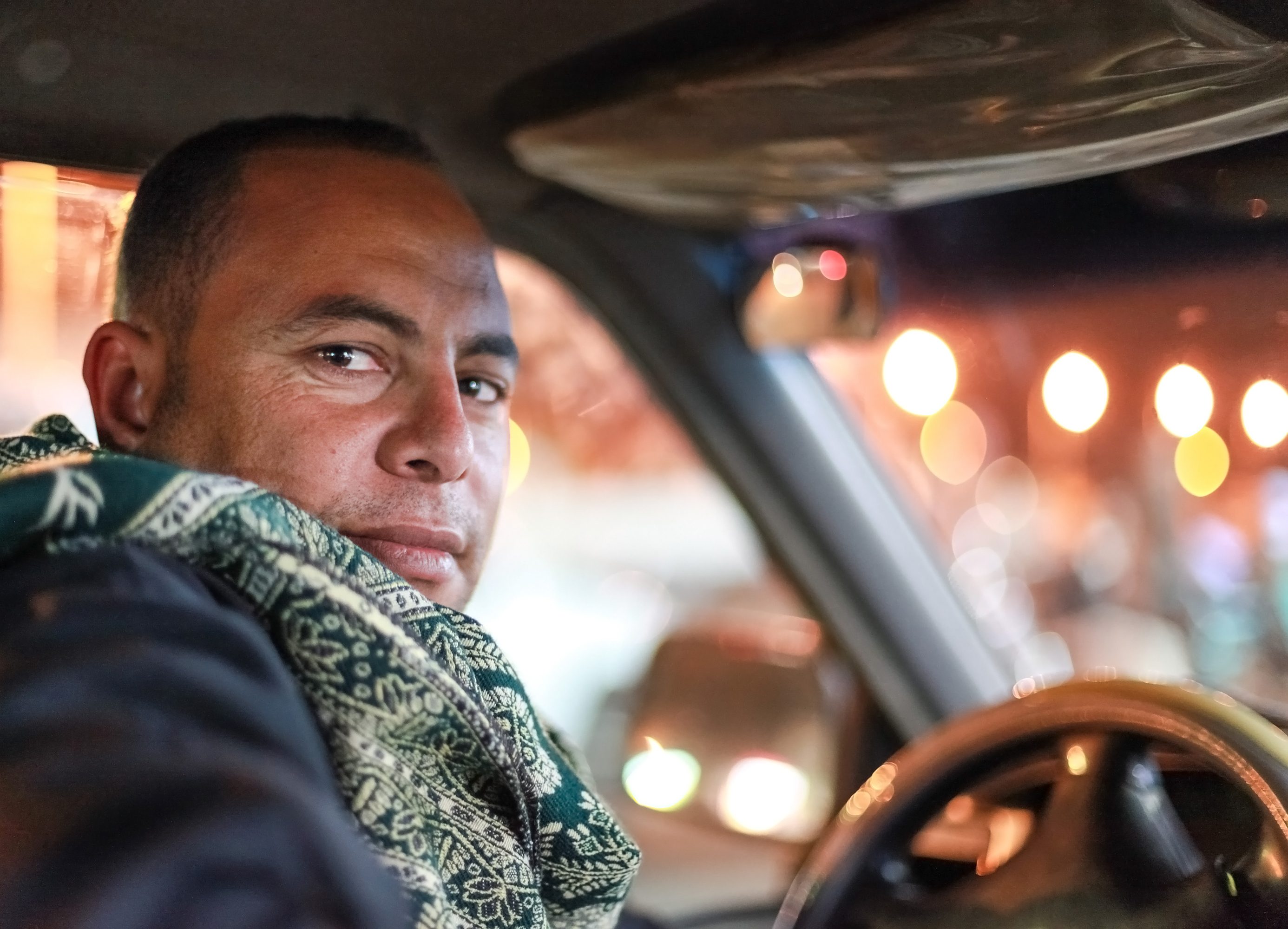 في صحبة سائق تاكسي مصري من عابدين إلى 6 أكتوبر.. هذا ما تفاجأت به عن المصريين