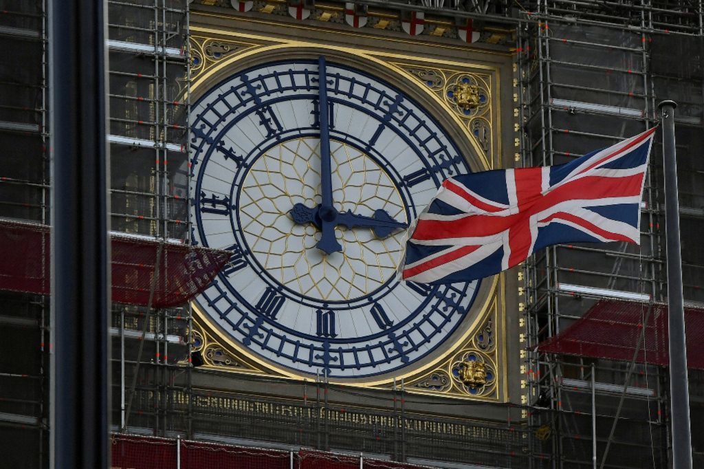 قال البرلمان في بيان، ستتم تجربة دقّ الساعة عدة مرات خلال الاستعداد لرأس السنة الجديدة.