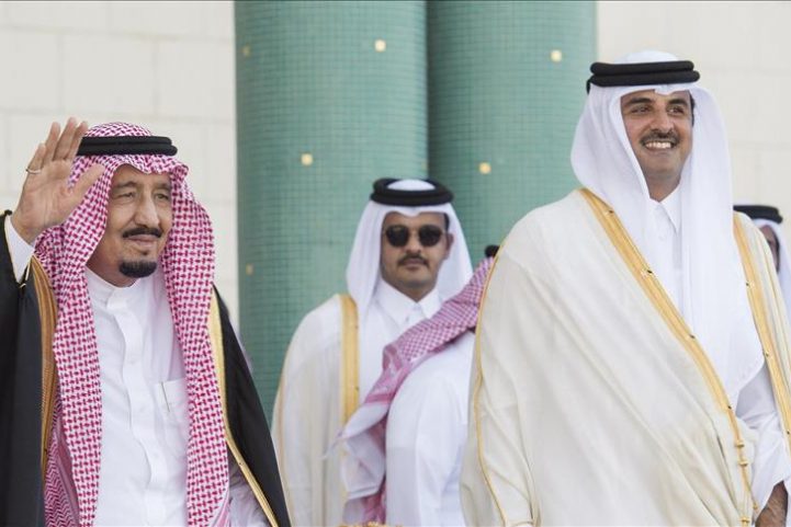 أمير قطر الشيخ تميم بن حمد آل ثاني، والعاهل السعودي الملك سلمان بن عبدالعزيز /الأناضول