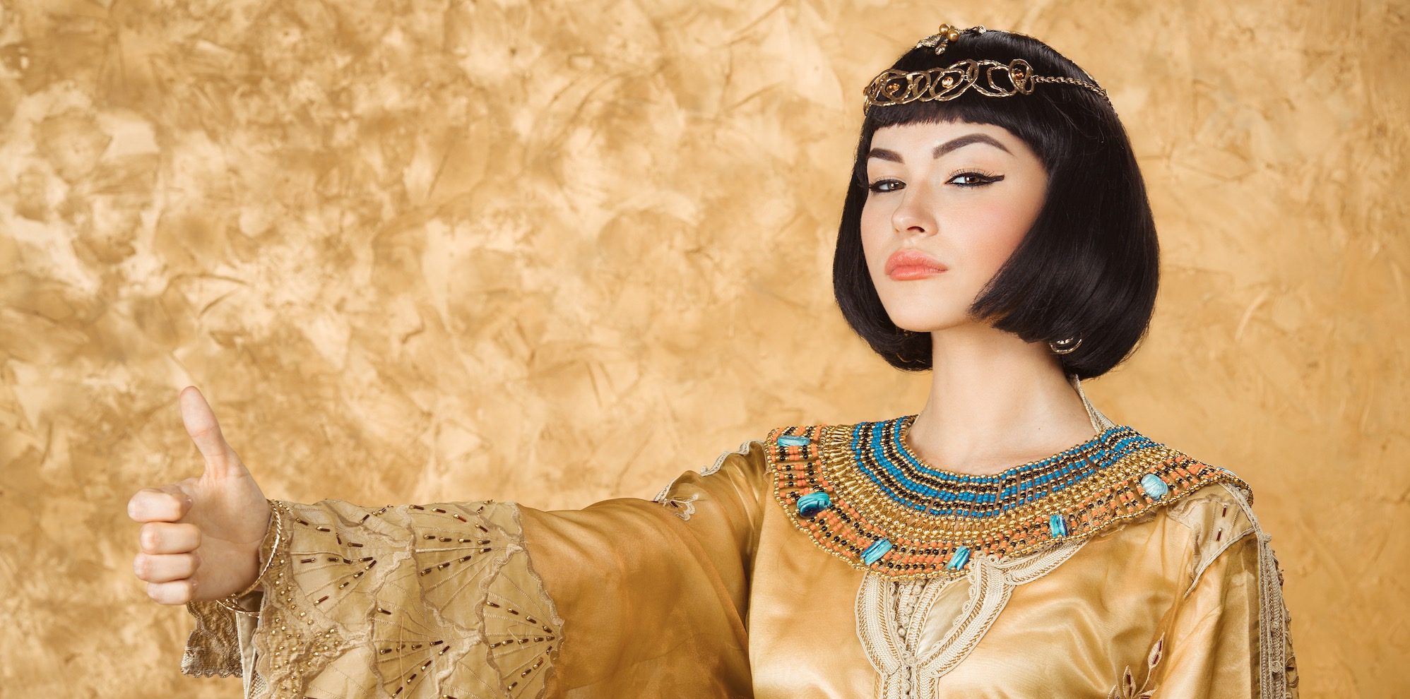 كانوا يخافون المرأة لأنها القادرة على الولادة ووهب الحياة.. كيف تغيرت مكانة المرأة عبر الحضارات؟