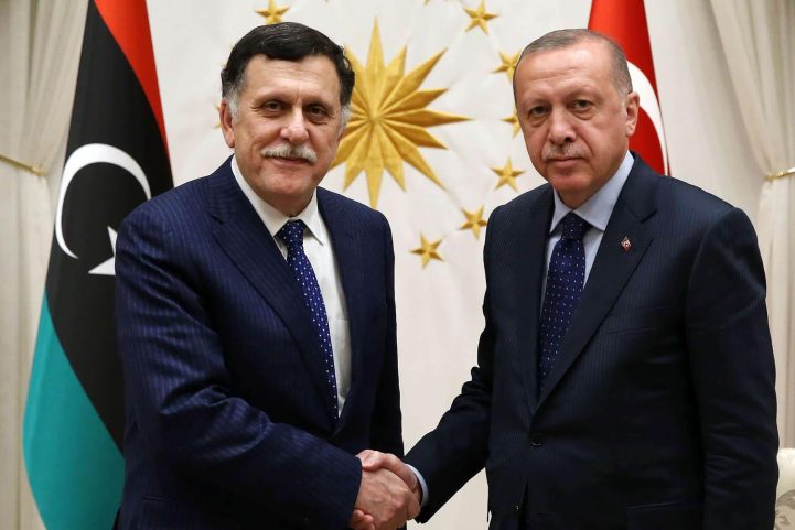 الرئيس التركي رجب طيب أردوغان وفائز السراج رئيس حكومة الوفاق الليبية/ رويترز