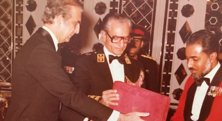 لماذا تحب عُمان إيران؟ فتِّش عما حدث قبل نصف قرن بين الراحل قابوس ونظام الشاه