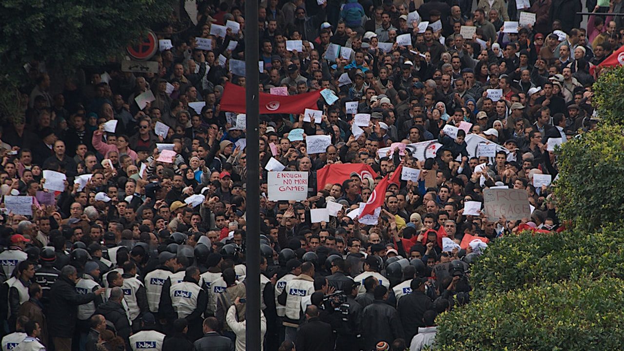 «الذكرى التاسعة لثورة الیاسمین».. لماذا نجحت تونس وفشلت مصر وسوريا وليبيا؟