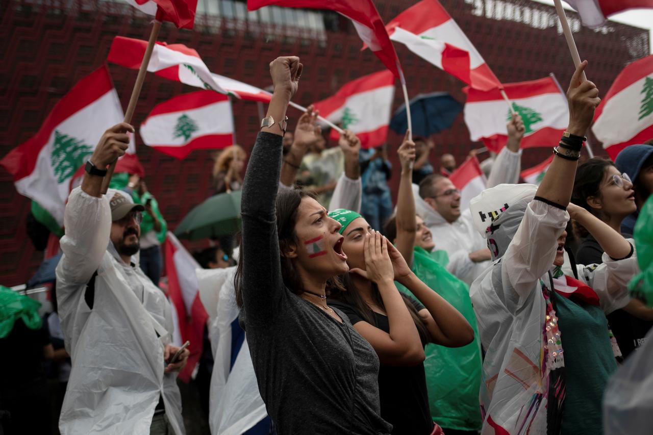 هل انتقلت الانتفاضة اللبنانية للعنف؟ هكذا كان موقف الإخوان والشيوعيين من المواجهات بين المحتجين والأمن، والجيش يبعث برسالة