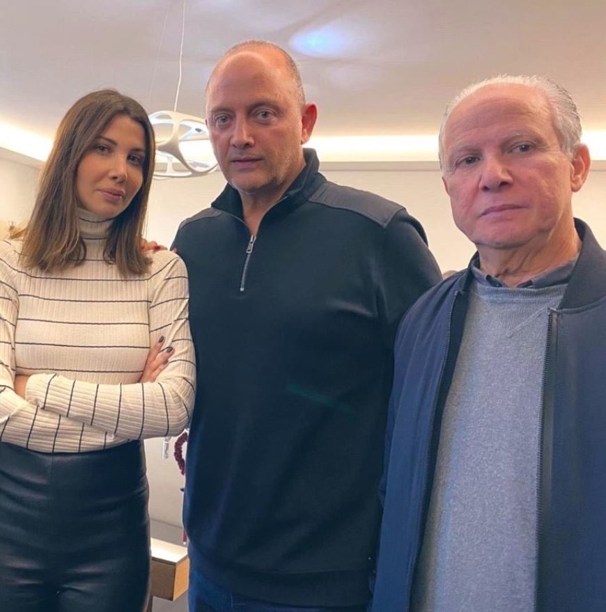 نانسي عجرم تروي ما حدث ليلة اقتحام الفيلا: نفت عمل القتيل لديهم، وعزّت أسرته، وتحدثت عن مكان بناتها لحظة إطلاق الرصاص (فيديو)