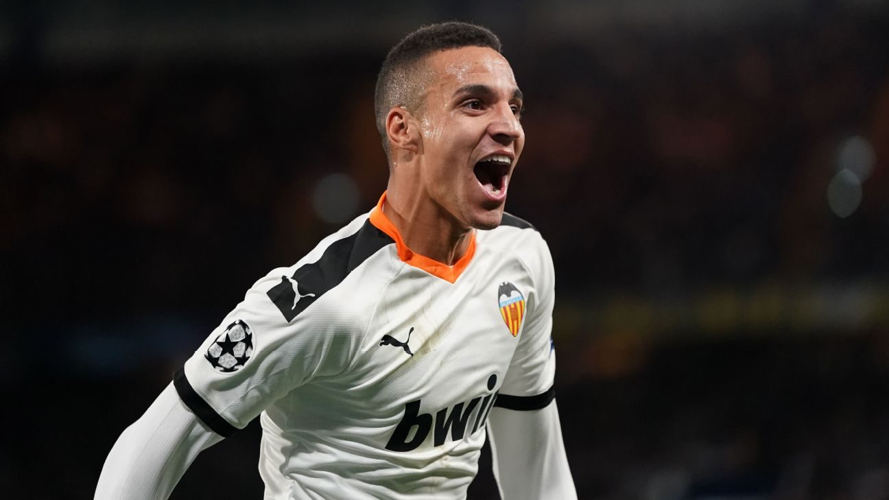 مدرب فالنسيا يعترف بالمفاوضات.. خطوة جديدة تشير لاقتراب رودريغو من برشلونة لتعويض سواريز