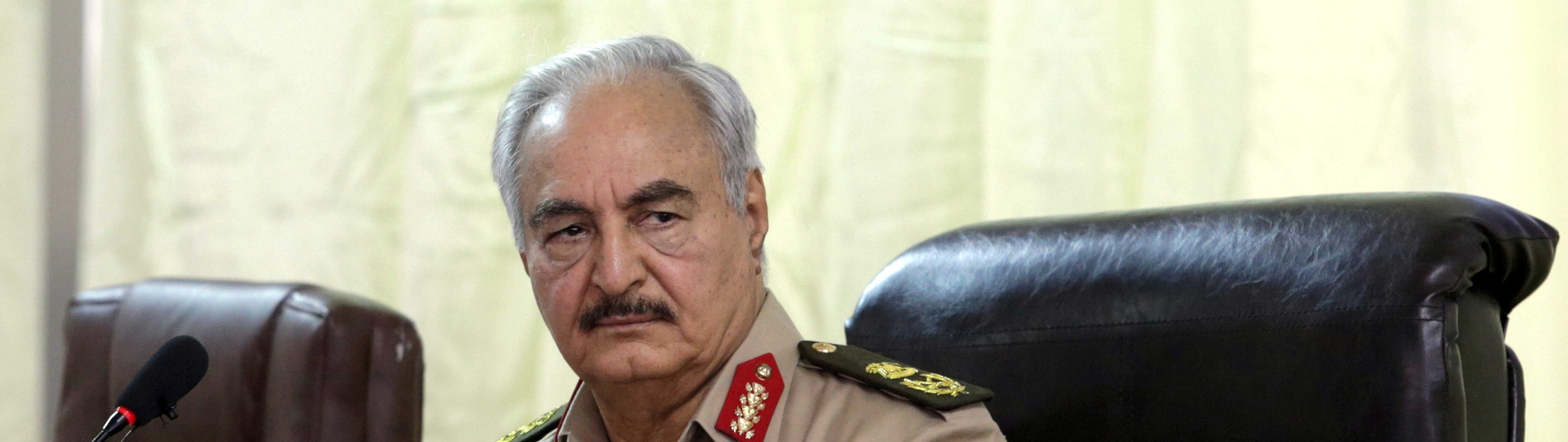 السراج وافق وحفتر لم يوقّع.. فشل التوصل إلى وقف لإطلاق النار بليبيا، و7 بنود تضمنتها مسودة الاتفاق