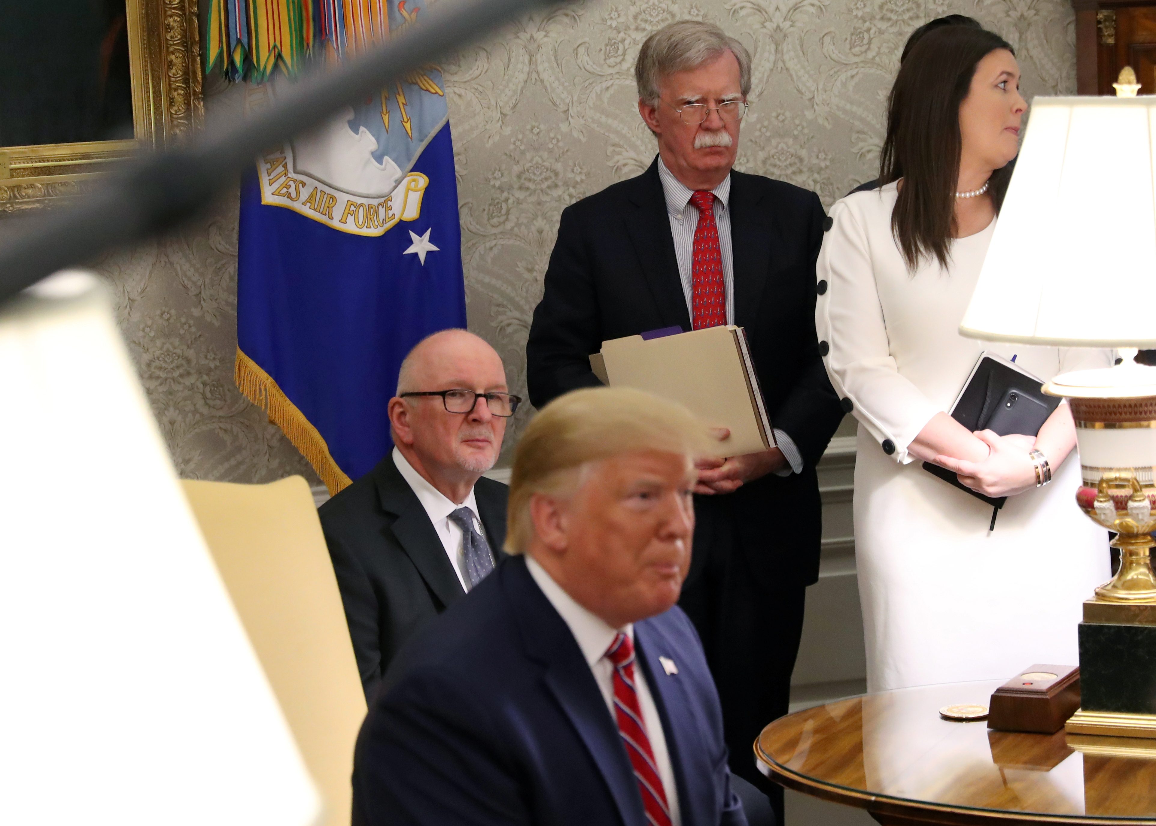 جون بولتون عزل ترامب أمريكا