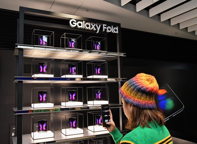 تسريبات تكشف عن مواصفات هاتف سامسونغ galaxy Z Flip القابل للطيّ، وهذا هو سعره