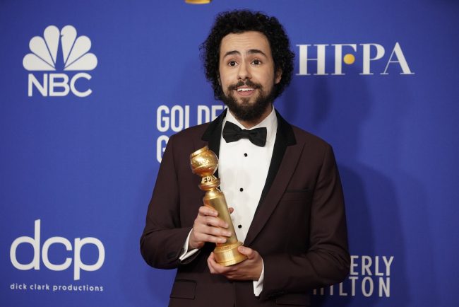 ردة فعل مثيرة للمصري رامي يوسف.. هتف «الله أكبر» عند فوزه بلقب أفضل ممثل بجائزة غولدن غلوب (فيديو)