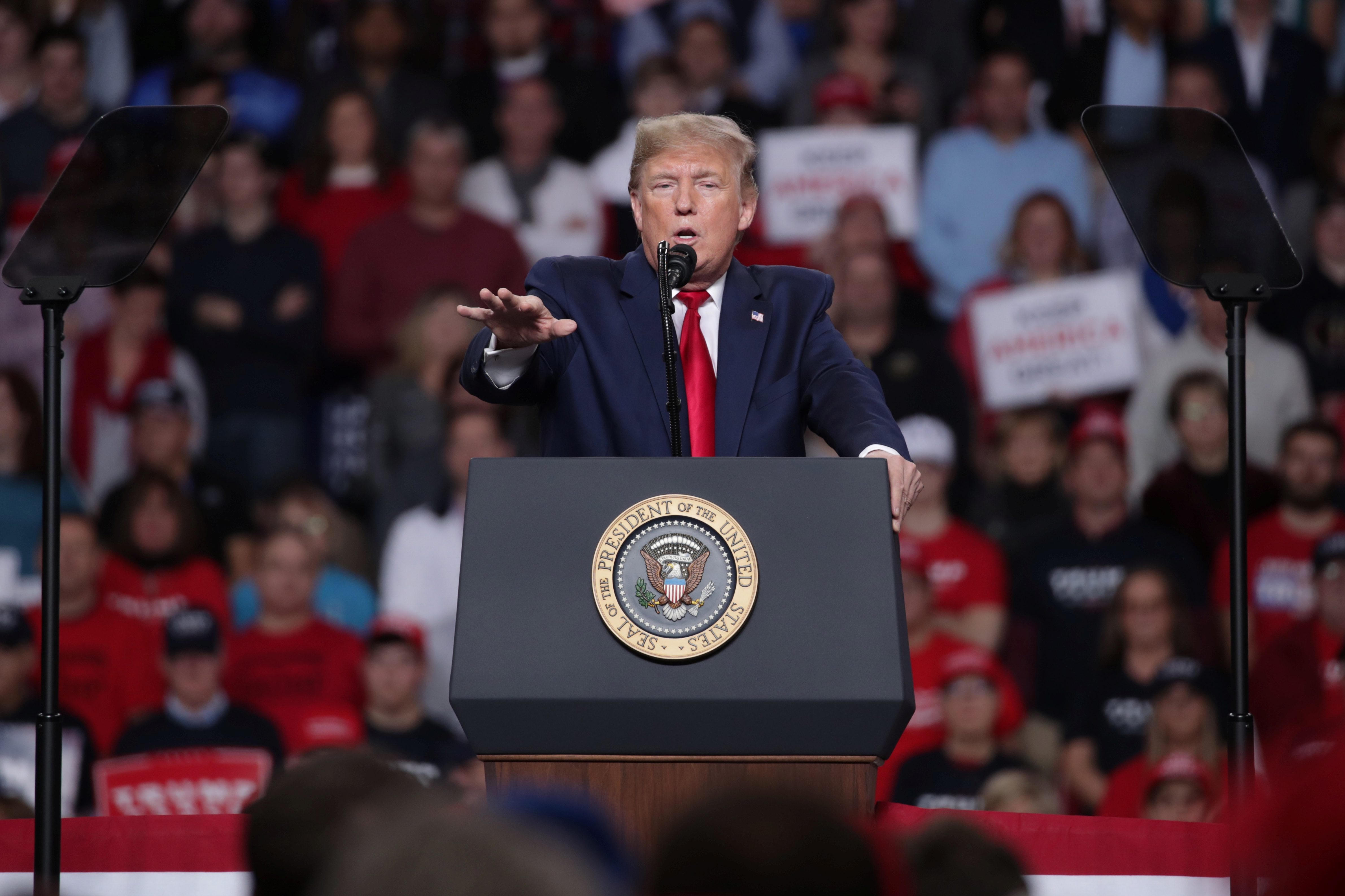 اعتقل بعد بث مباشر على فيسبوك.. حارس أمني يقيم على بعد ساعة من منتجع ترامب يهدد بقتله انتقاماً لسليماني