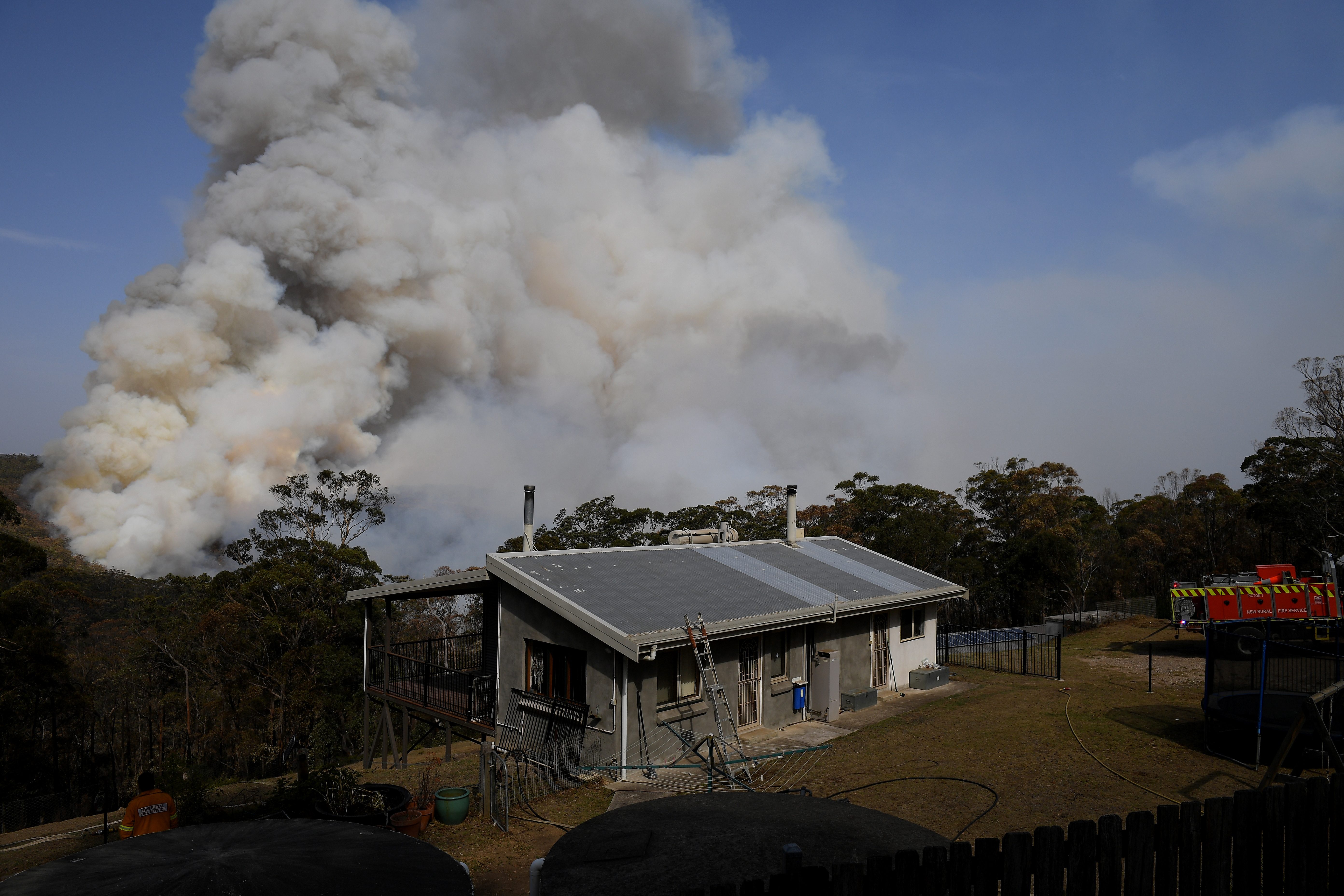 أستراليا تطالب ربع مليون شخص بإخلاء منازلهم خوفاً من حرائق الغابات