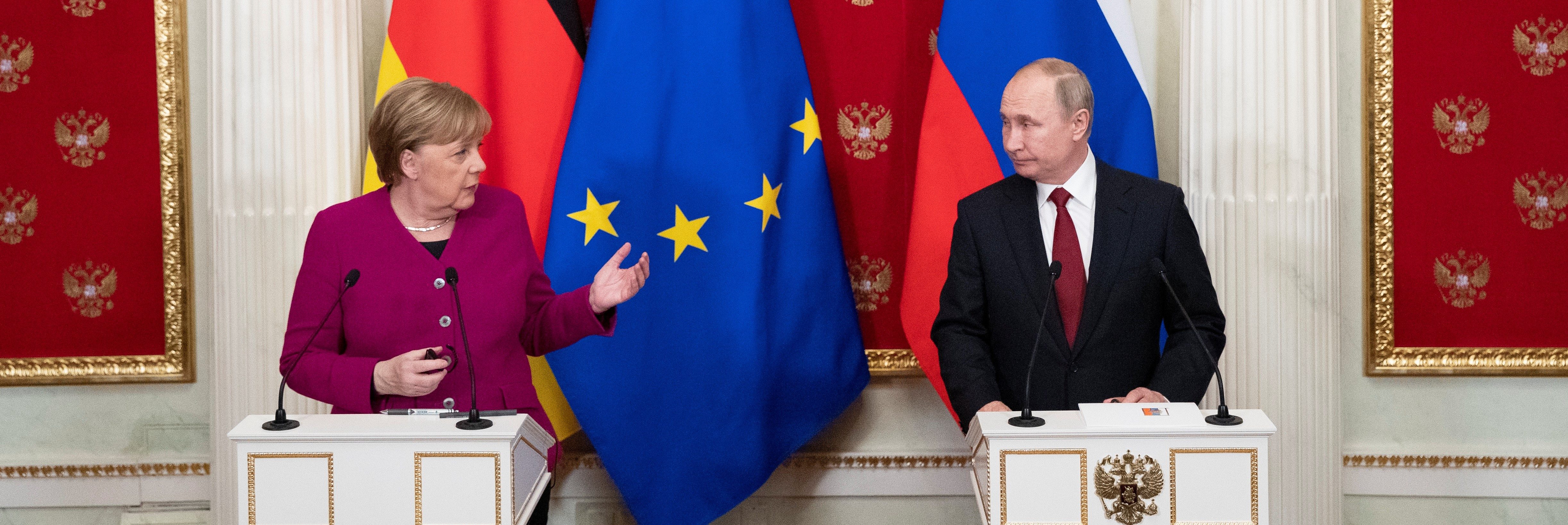 «لا يمثلون الدولة الروسية ولا نمولهم».. بوتين يتحدث لأول مرة عن المرتزقة الروس في ليبيا في لقائه بأنجيلا ميركل