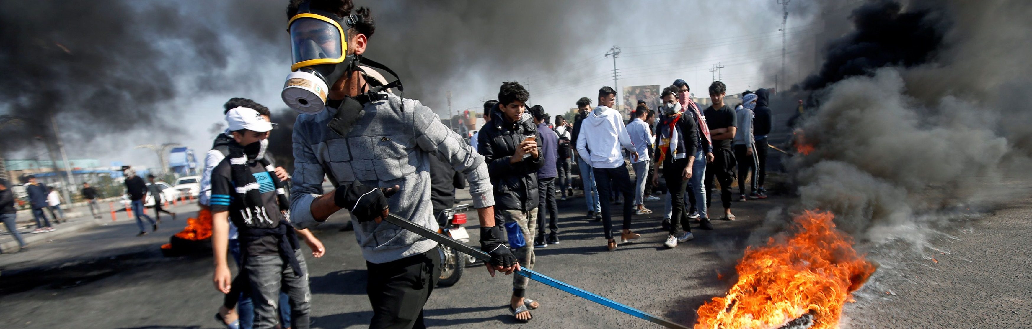 قتيلان وعشرات الإصابات في صفوف المحتجين العراقيين في مواجهات مع الأمن، عادوا للشوارع بعد انتهاء مهلة منحوها للسلطات