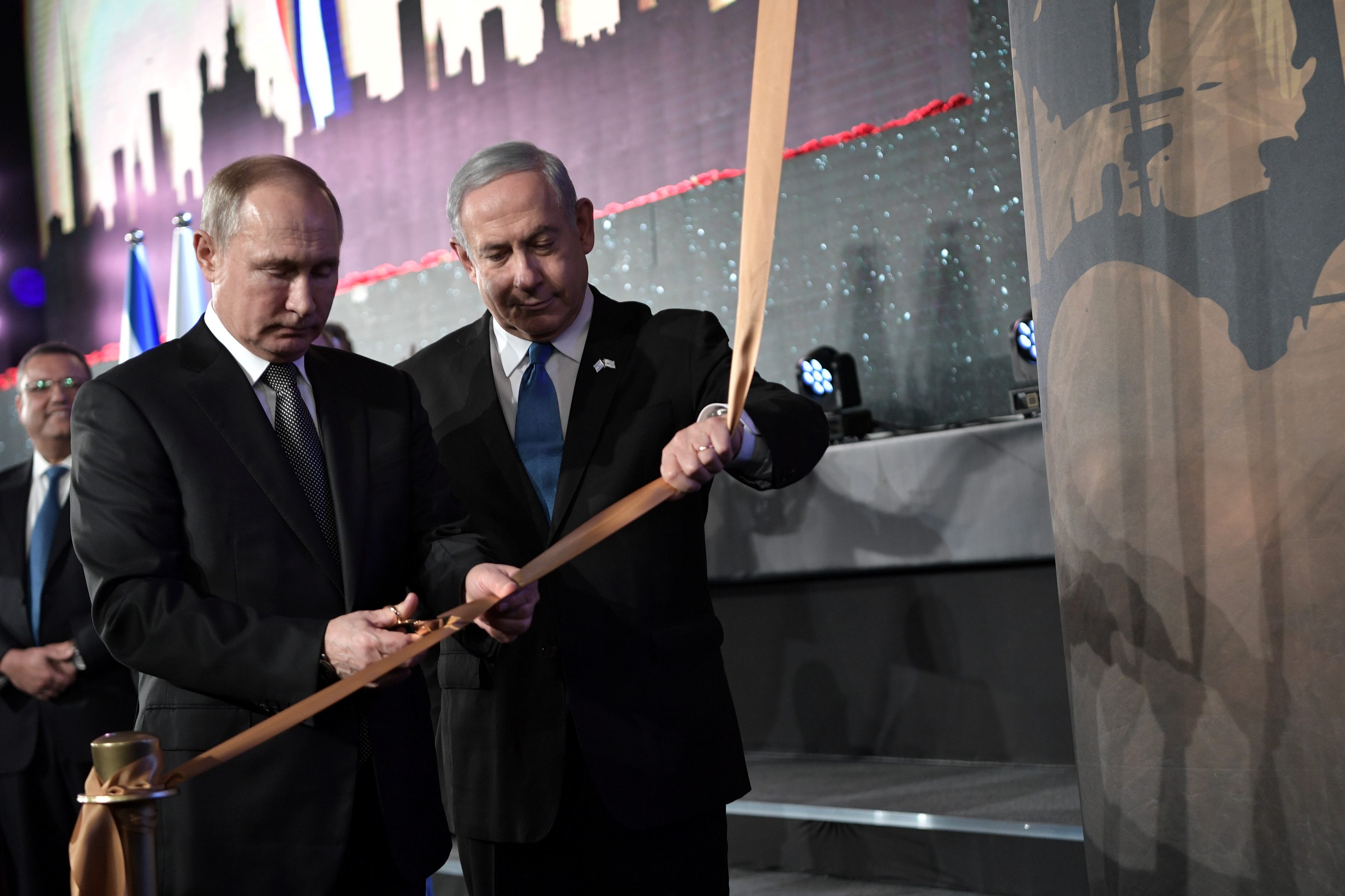 بعد مفاوضات.. بوتين يعفو عن إسرائيلية كانت مسجونة في روسيا بـ«تهريب المخدرات»