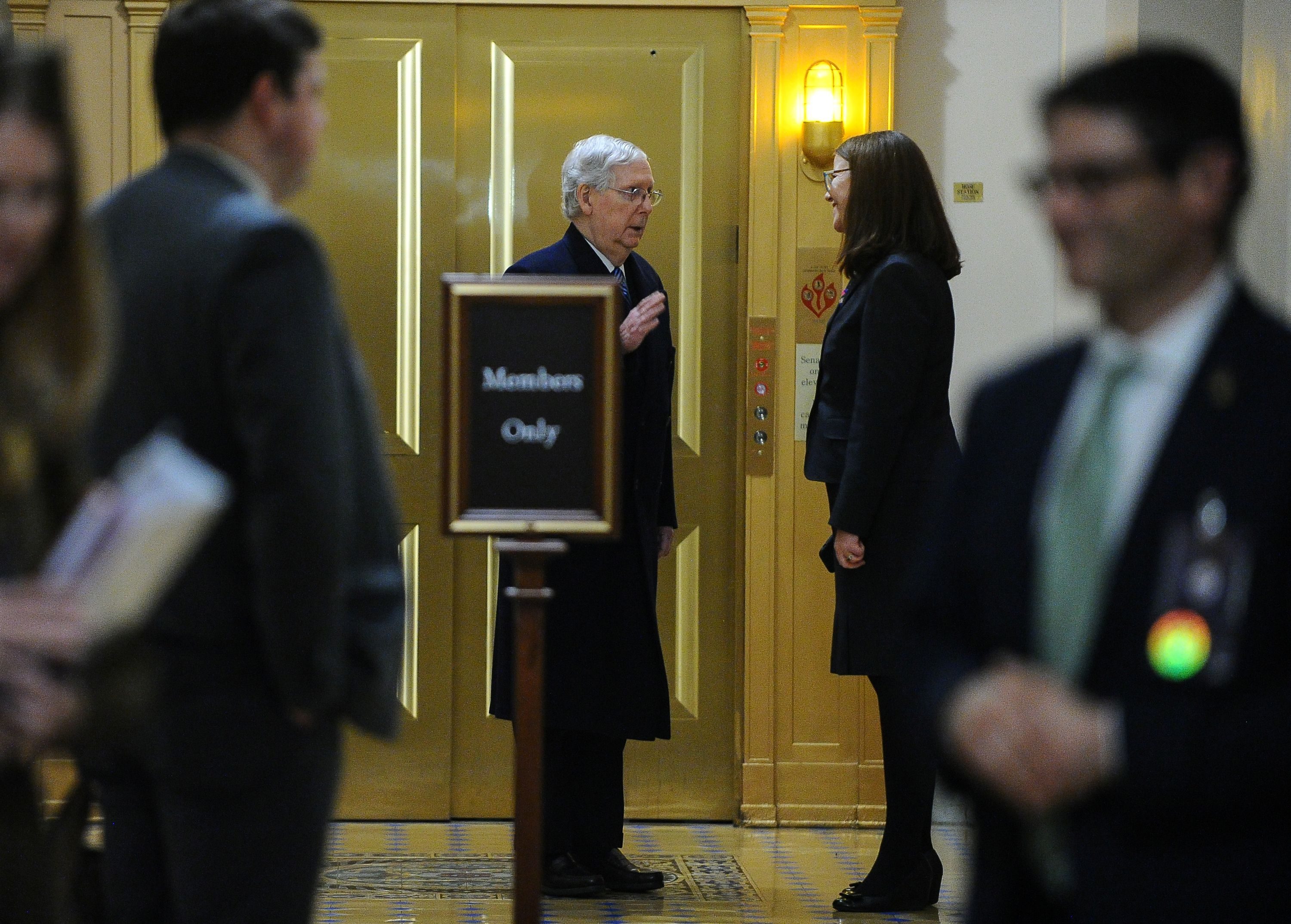 ترامب سعيد بطريقة سيرها.. الديمقراطيون يطلقون وابلاً من الاتهامات على الرئيس في محاكمته بمجلس الشيوخ