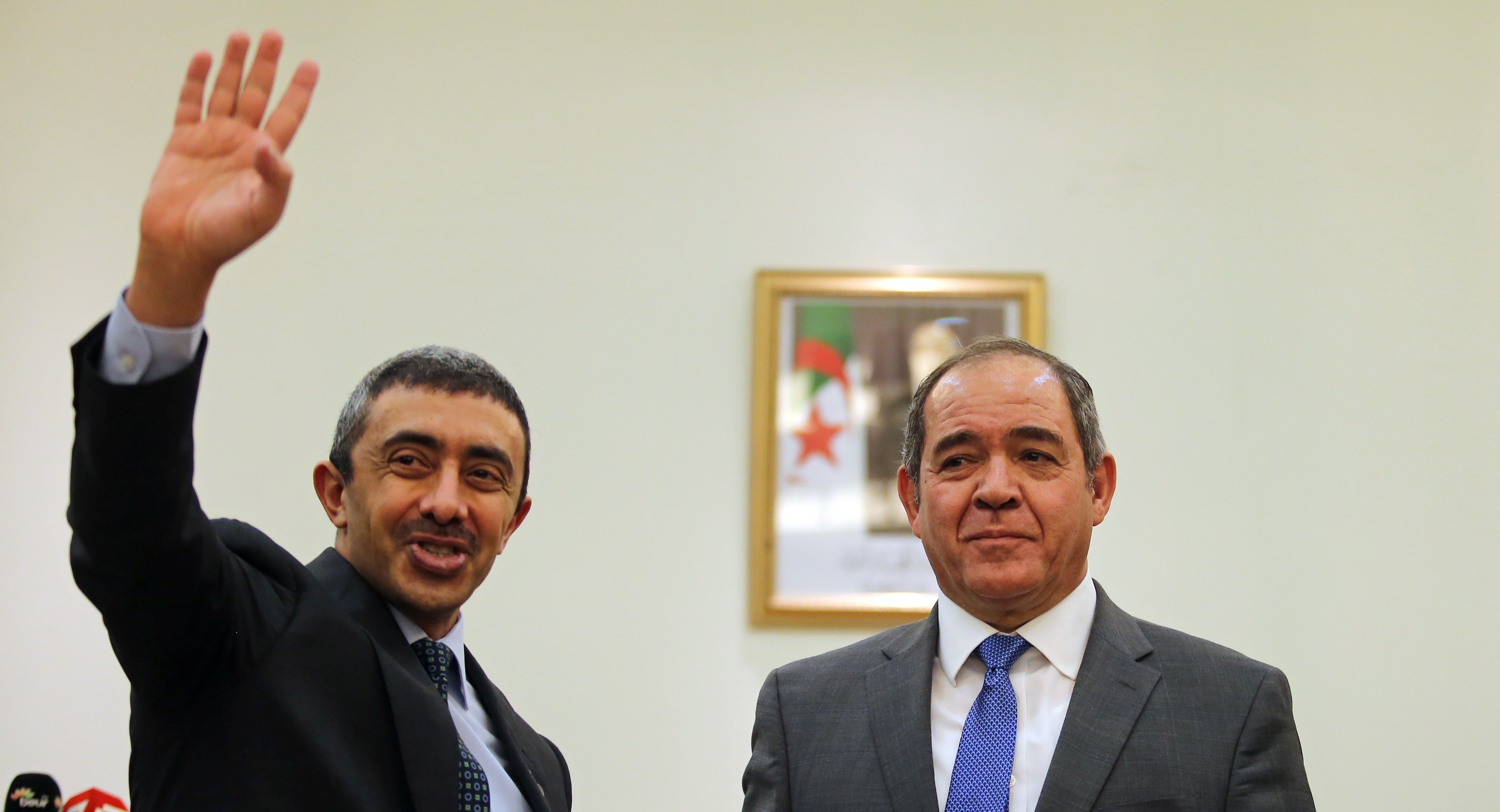 سر الزيارة المفاجئة لوزير خارجية الإمارات للجزائر، ولماذا شعرت بالقلق على حفتر بعد لقاء أردوغان مع تبون؟