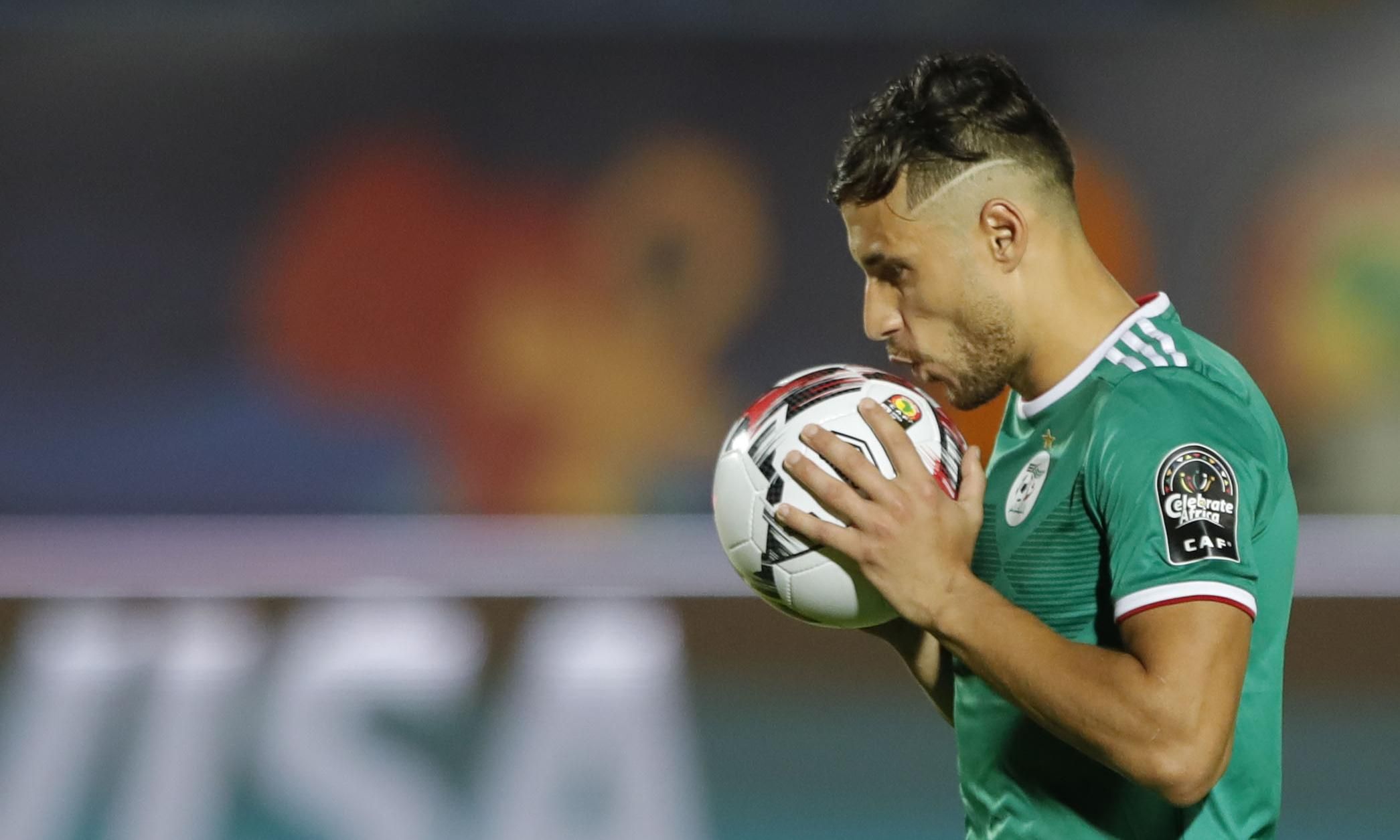 «من التعاطي إلى النجومية»: كيف جعل «الكوكايين» من الجزائري بلايلي أفضل لاعب داخل إفريقيا؟