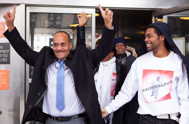 بعد قضائه 25 عاماً في السجن.. القضاء الأمريكي يبرّئ متهماً في قضية “اغتصاب جماعي”