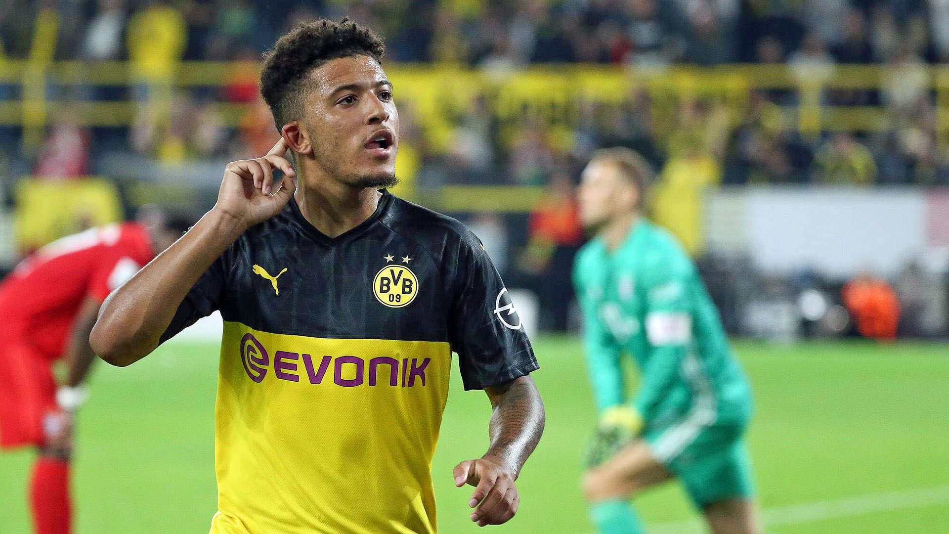 أصبح فريسته المعتادة مؤخراً.. بايرن ميونيخ يعاود تفريغ غريمه دورتموند من النجوم